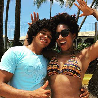 Big Hair Don't Care!! I ran into this handsome head full of curls on the beach in Bahia and had to get a photo with him! We go together in my head and have curly headed half Brazilian babies  #CurlyGirlCollective #CurlfestBrasil #TeamNatural #Curlbox #NaturalHairDaily #NaturalHair #Travel #Nomadness